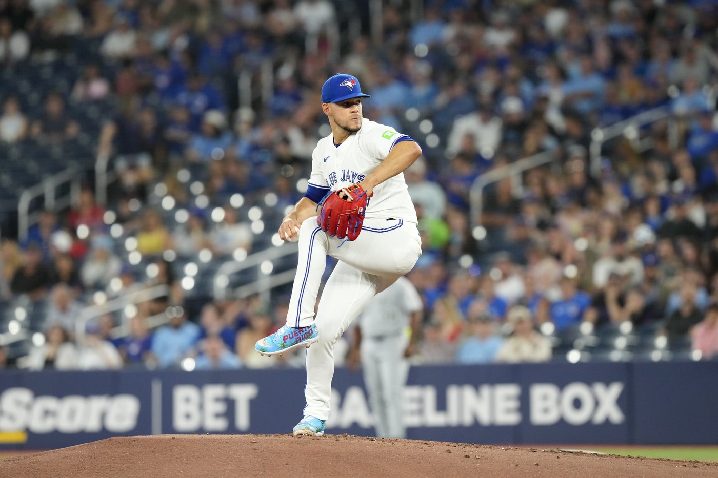 Bo Bichette's homer, Jose Berrios's solid outing lead Blue Jays past White Sox 7-1 | iNFOnews.ca