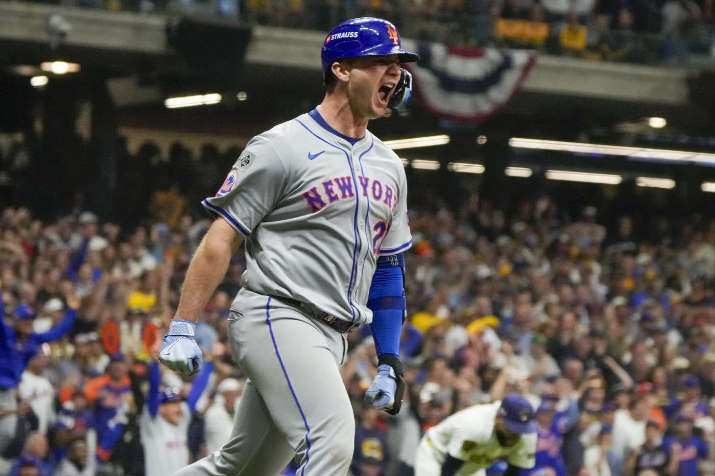Mets finalize Pete Alonso deal and re-sign injured reliever Drew Smith | iNFOnews.ca