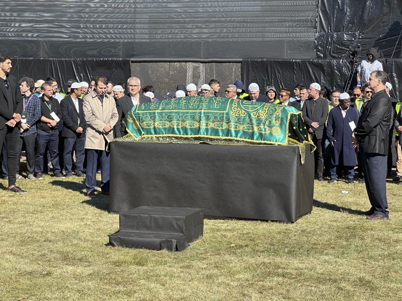 Thousands mourn Fethullah Gülen, a Turkish spiritual leader who died in the US | iNFOnews.ca Thousands mourn Fethullah Gülen, a Turkish spiritual leader who died in the US | iNFOnews.ca