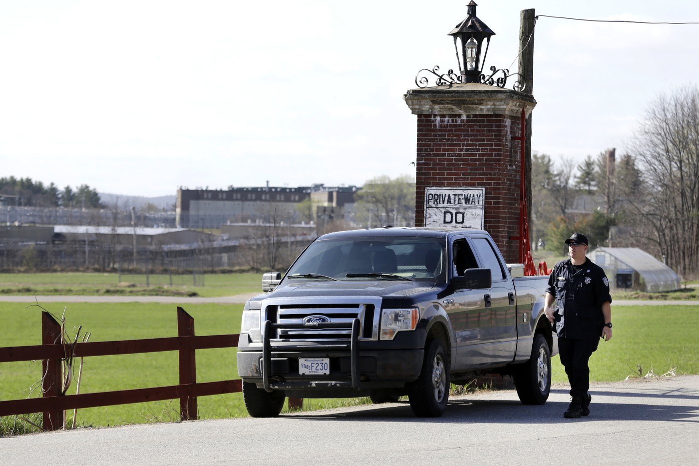 Inmates stab correctional officers at a Massachusetts prison | iNFOnews.ca Inmates stab correctional officers at a Massachusetts prison | iNFOnews.ca