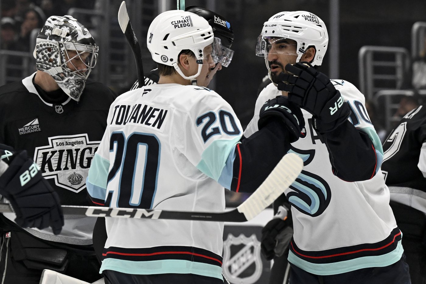 Beniers, Montour score 54 seconds apart late in 1st period and Kraken beat the Kings 2-1 | iNFOnews.ca