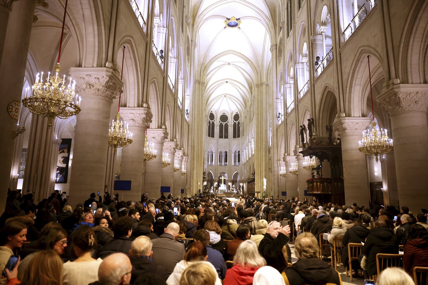 Cities worldwide hold subdued Christmas Eve celebrations amid conflicts | iNFOnews.ca Cities worldwide hold subdued Christmas Eve celebrations amid conflicts | iNFOnews.ca