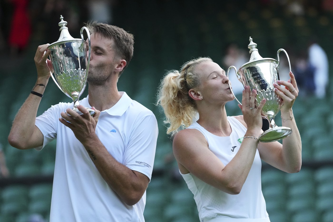 Katerina Siniakova and Sem Verbeek win Wimbledon mixed-doubles title | iNFOnews.ca Katerina Siniakova and Sem Verbeek win Wimbledon mixed-doubles title | iNFOnews.ca
