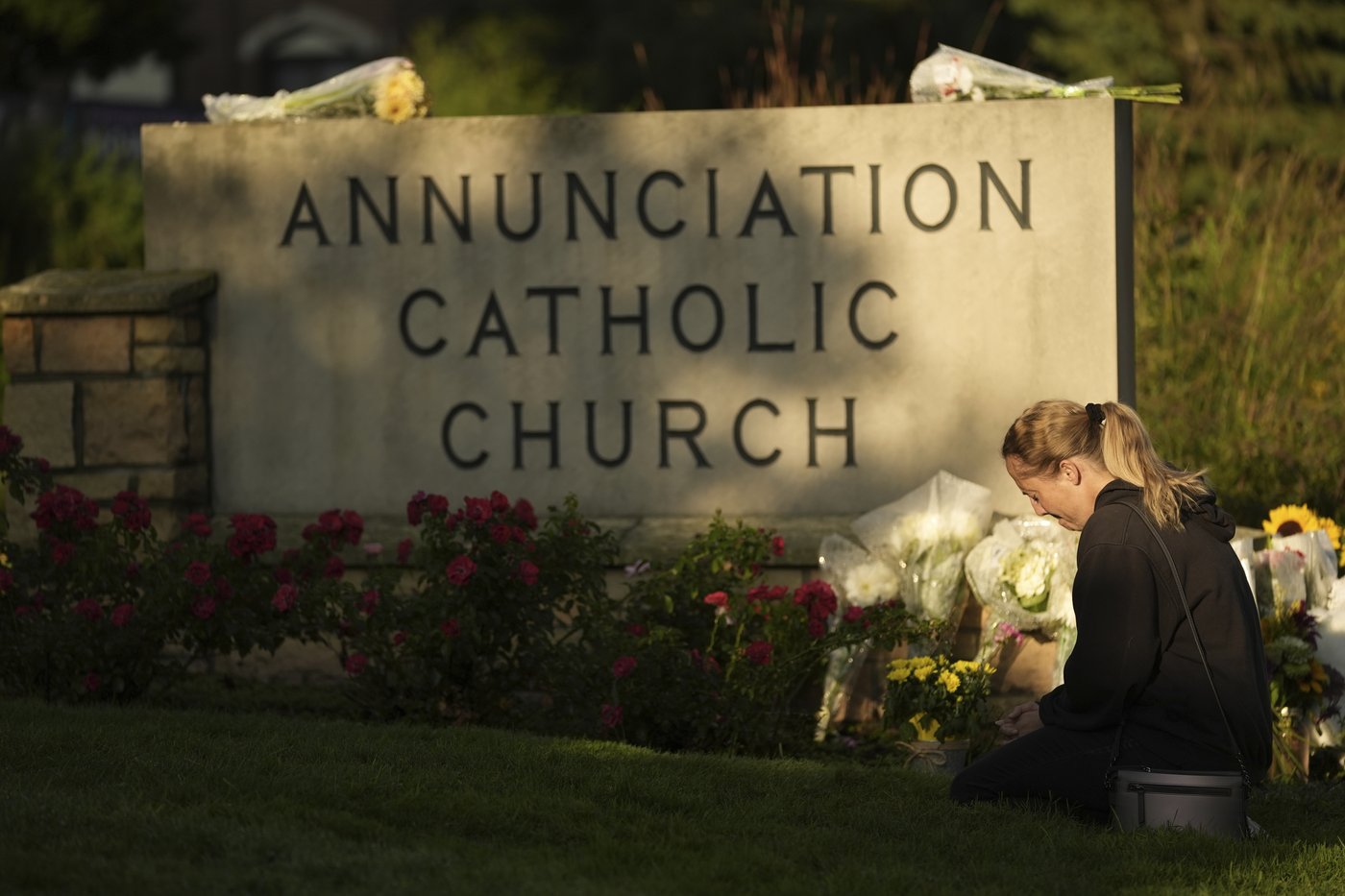 Photos: Minneapolis Catholic school shooting aftermath | iNFOnews.ca