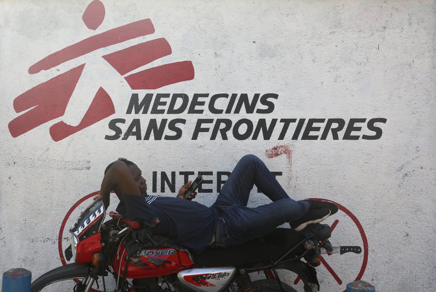 Spiraling Haiti violence and airline shutdowns cut families off from adoptive kids | iNFOnews.ca