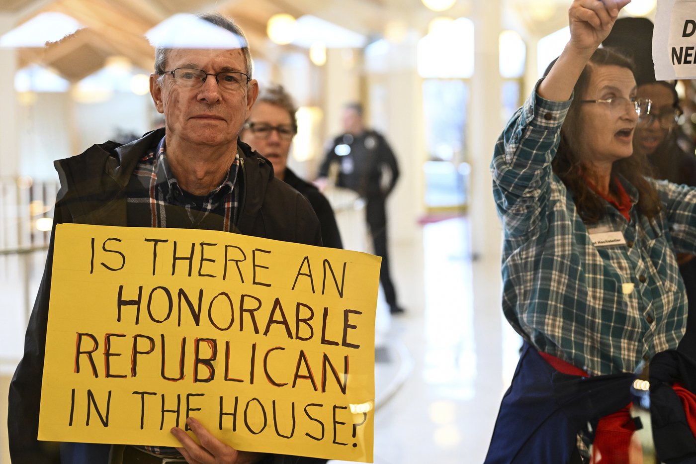 North Carolina GOP lawmakers enact a law eroding the incoming Democratic governor's powers | iNFOnews.ca