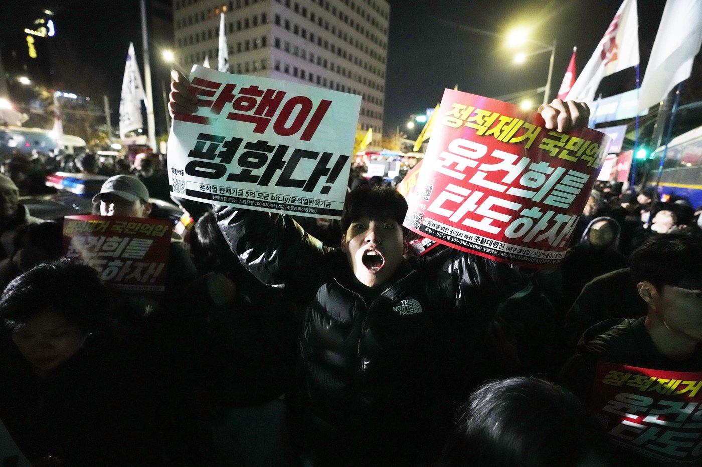 6 hours of anger, bravery and defiance during martial law in South Korea | iNFOnews.ca