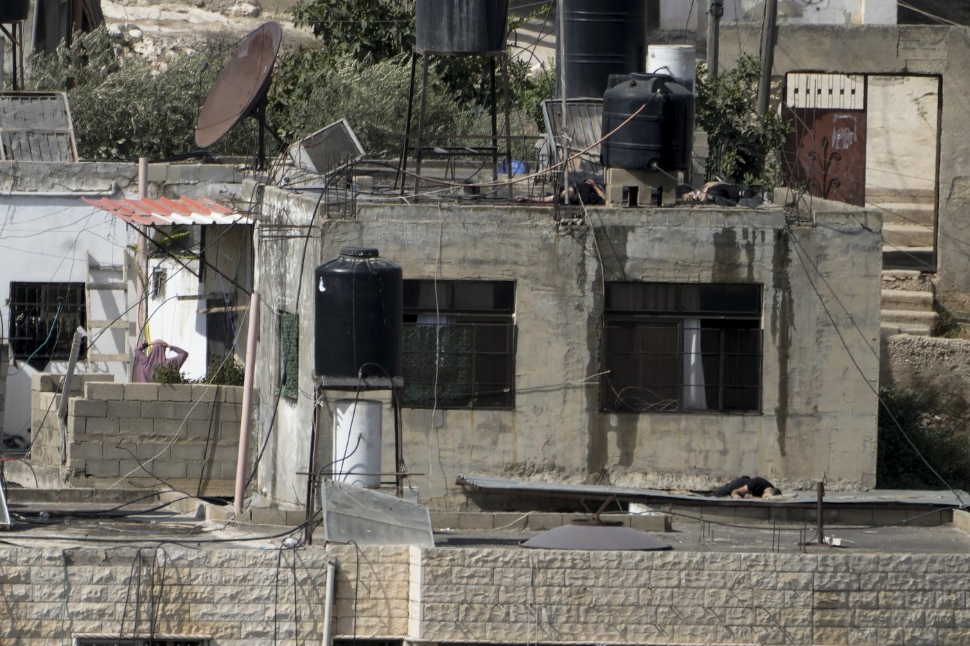 Israeli soldiers pushed three apparently lifeless bodies from roofs during a West Bank raid | iNFOnews.ca Israeli soldiers pushed three apparently lifeless bodies from roofs during a West Bank raid | iNFOnews.ca