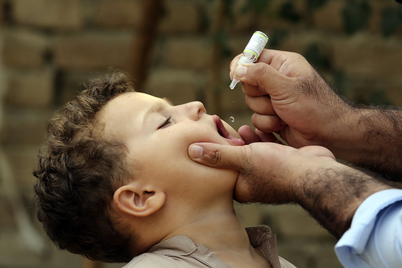 Attack on a health center used in an anti-polio campaign in Pakistan kills 2 police officers | iNFOnews.ca Attack on a health center used in an anti-polio campaign in Pakistan kills 2 police officers | iNFOnews.ca