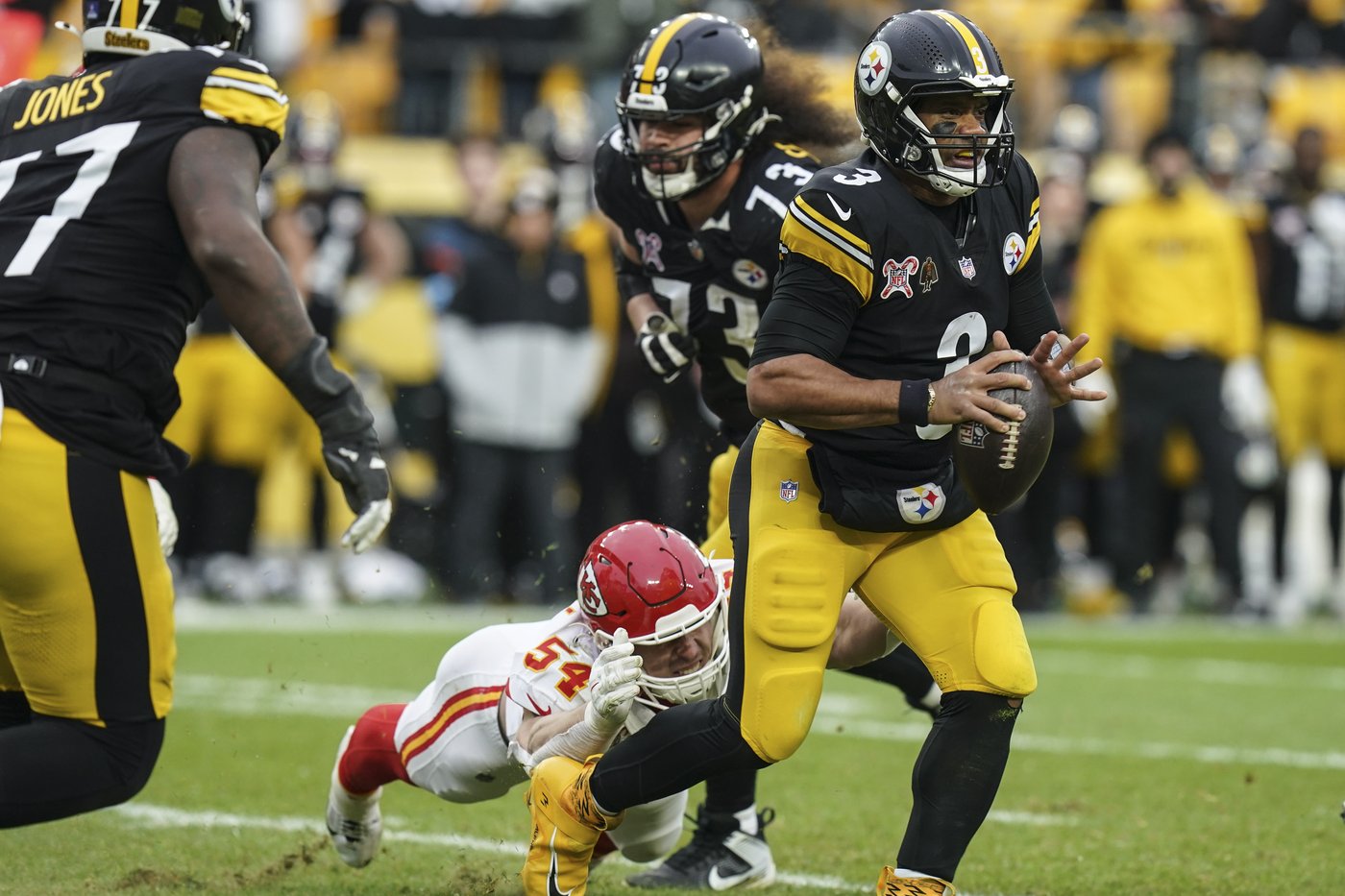 Mahomes throws 3 TDs as Chiefs clinch AFC's top seed by breezing past the skidding Steelers 29-10 | iNFOnews.ca Mahomes throws 3 TDs as Chiefs clinch AFC's top seed by breezing past the skidding Steelers 29-10 | iNFOnews.ca