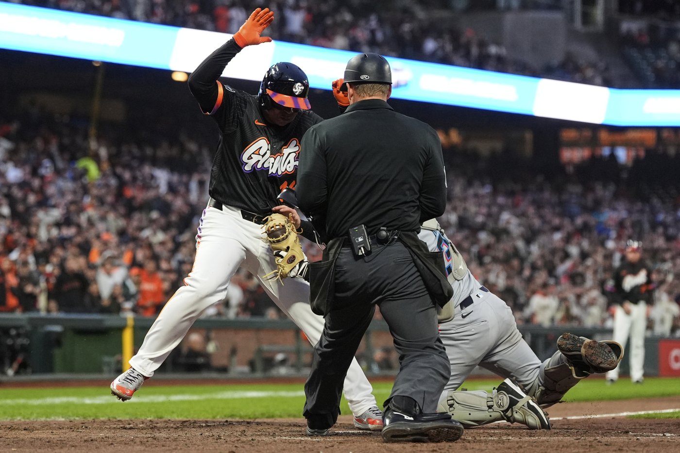 Marlins keep Verlander winless in 4-2 victory over Giants | iNFOnews.ca