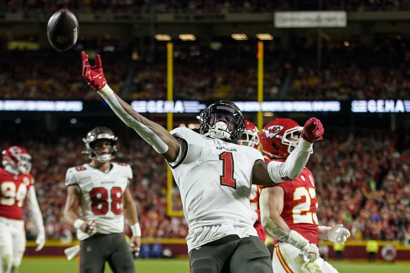 Bucs running back Rachaad White finally gets to step foot in Arrowhead Stadium - and its end zone | iNFOnews.ca