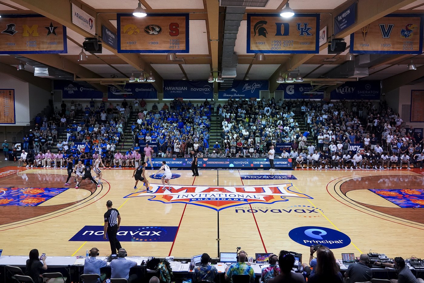 Memphis beats No. 2 UConn 99-97 in overtime to tip off Maui Invitational | iNFOnews.ca