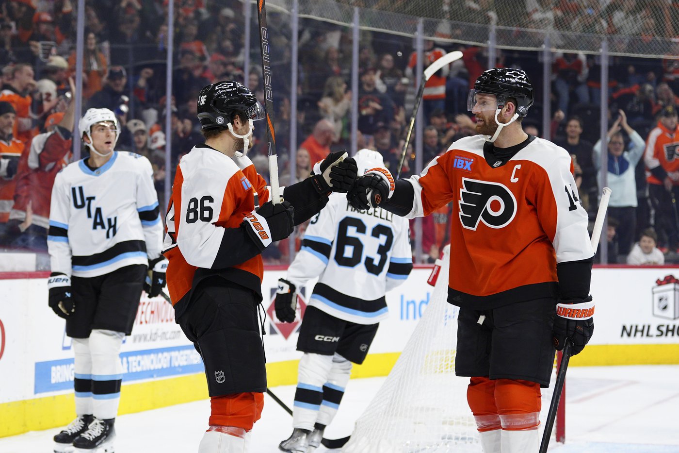 Logan Cooley breaks tie on power play, helps Utah beat the Flyers 4-2 | iNFOnews.ca Logan Cooley breaks tie on power play, helps Utah beat the Flyers 4-2 | iNFOnews.ca