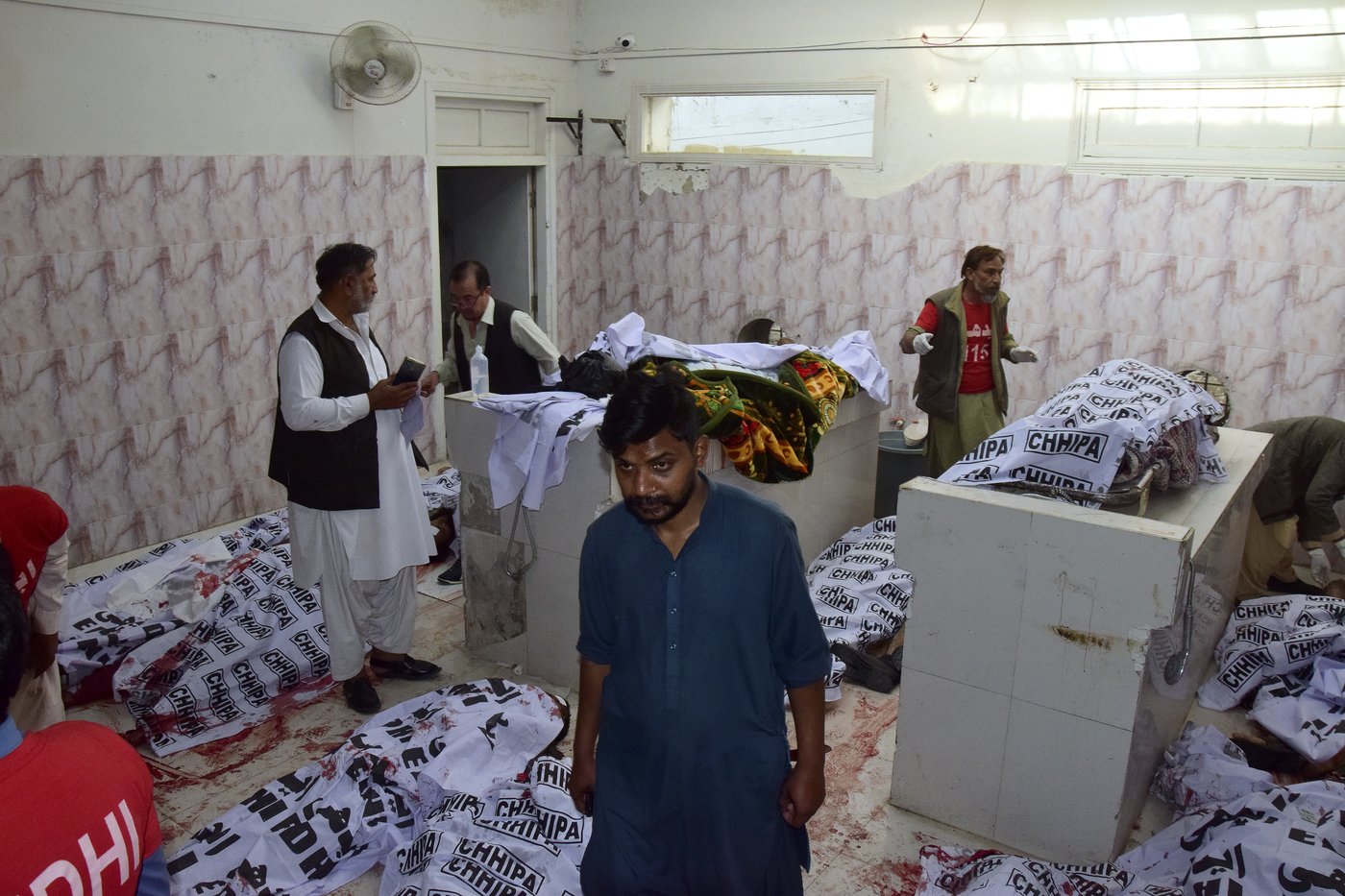A powerful suicide bombing at a rail station in southwestern Pakistan kills at least 26 | iNFOnews.ca A powerful suicide bombing at a rail station in southwestern Pakistan kills at least 26 | iNFOnews.ca