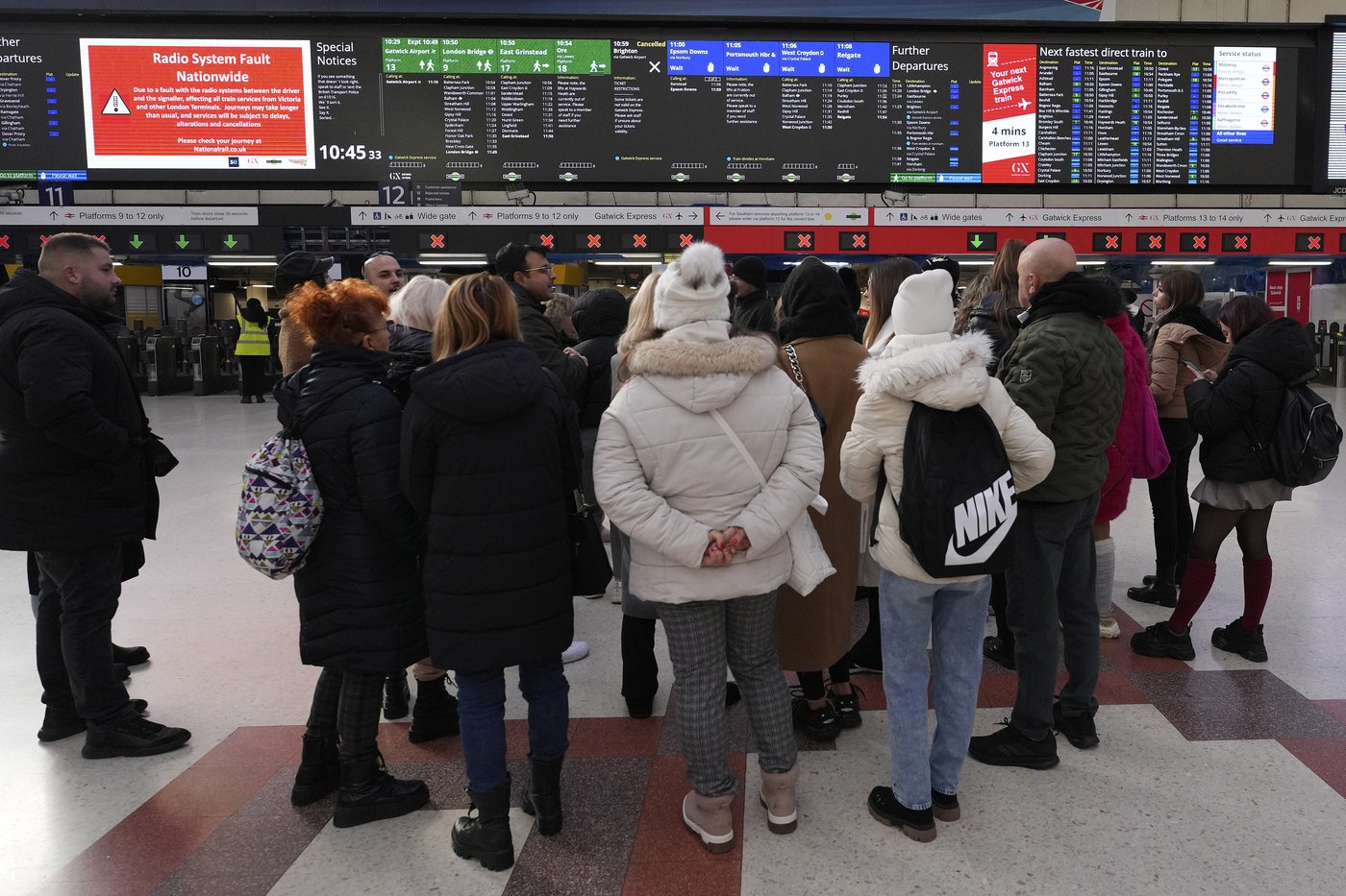 UK rail travel returns to normal after problems with a radio system disrupted the morning commute | iNFOnews.ca UK rail travel returns to normal after problems with a radio system disrupted the morning commute | iNFOnews.ca