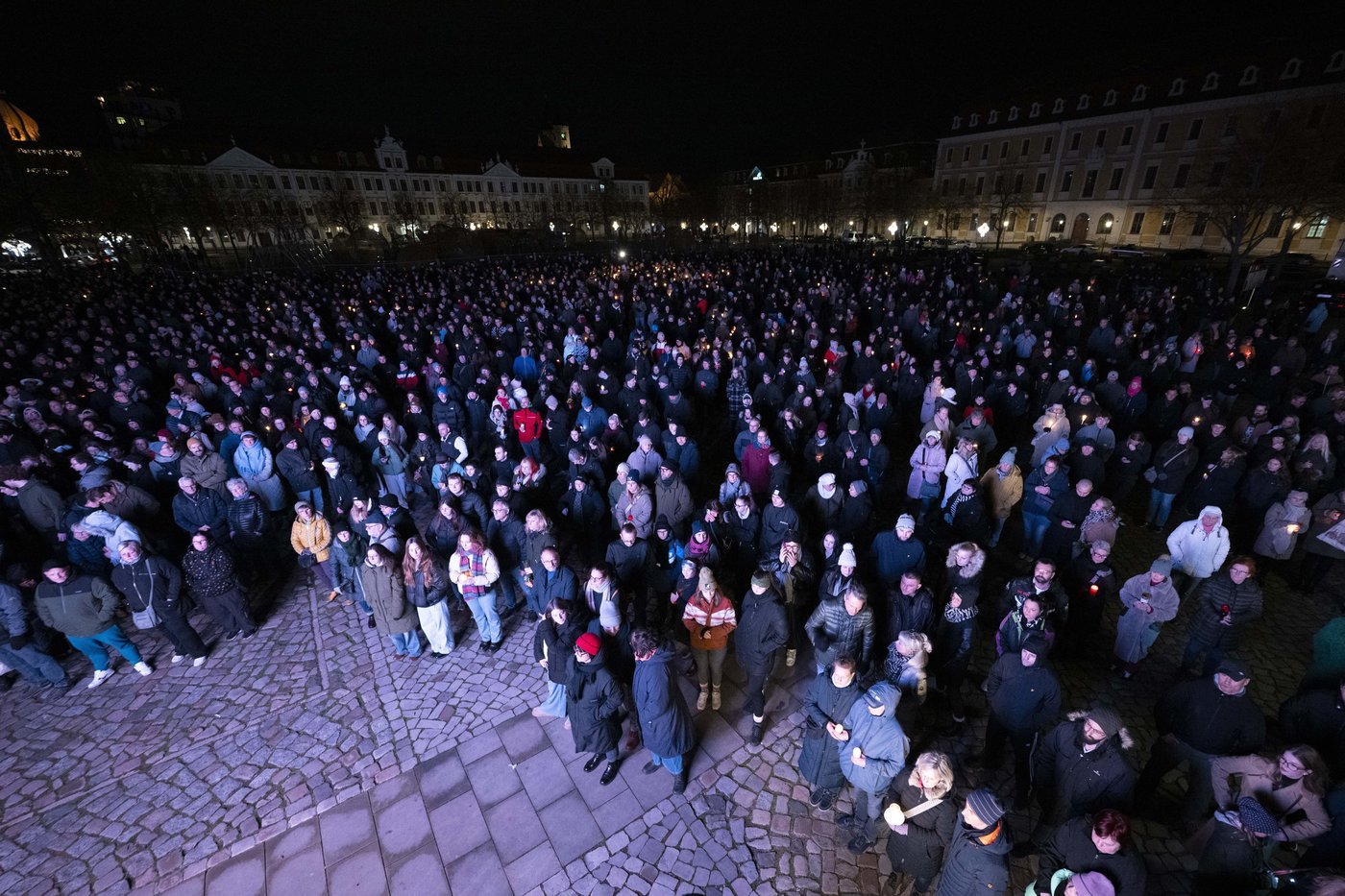 Germans mourn the 5 killed and 200 injured in the apparent attack on a Christmas market | iNFOnews.ca Germans mourn the 5 killed and 200 injured in the apparent attack on a Christmas market | iNFOnews.ca