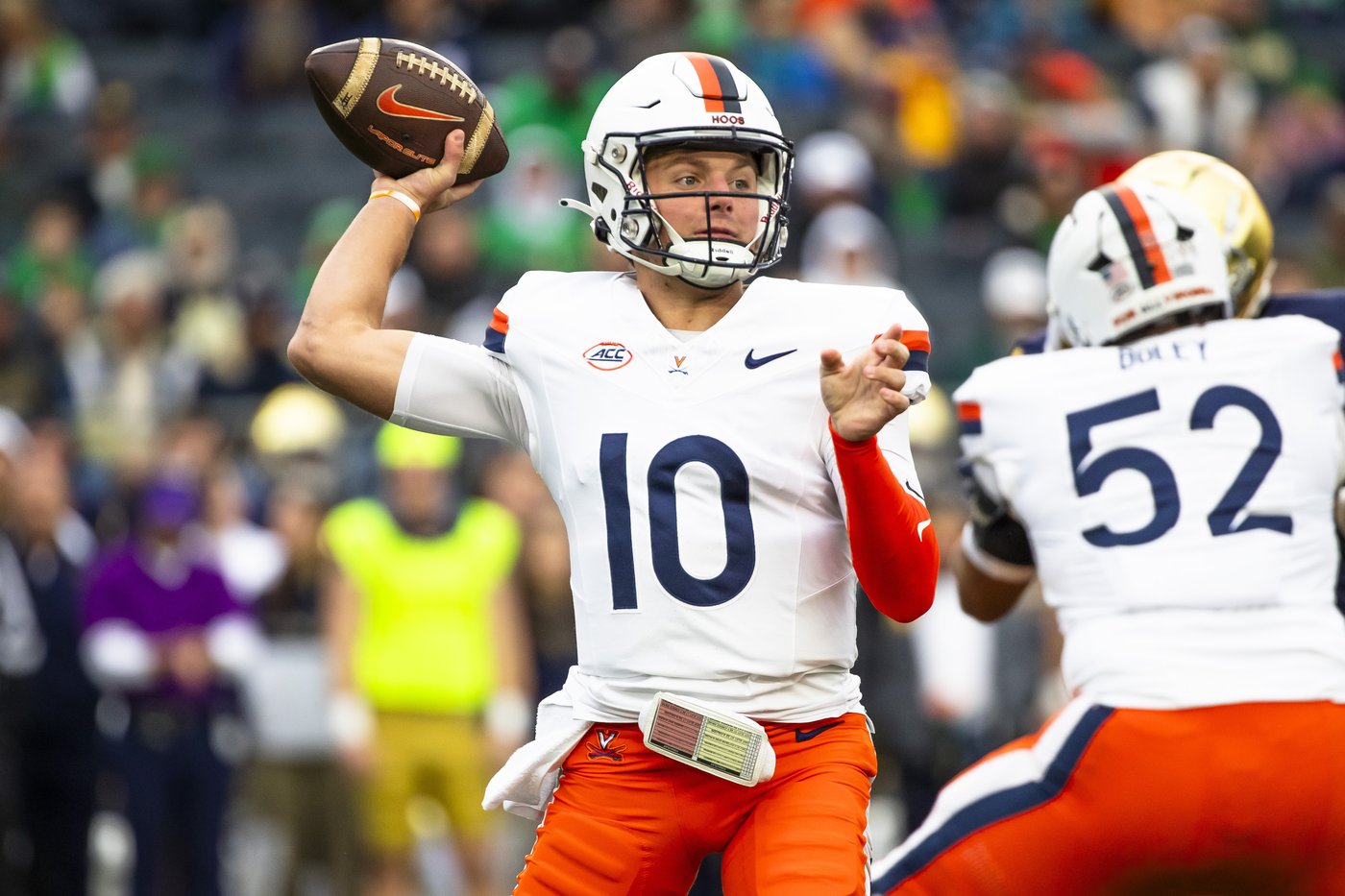 Leonard passes for 3 TDs and No. 8 Notre Dame forces 5 turnovers in a 35-14 win over Virginia | iNFOnews.ca Leonard passes for 3 TDs and No. 8 Notre Dame forces 5 turnovers in a 35-14 win over Virginia | iNFOnews.ca