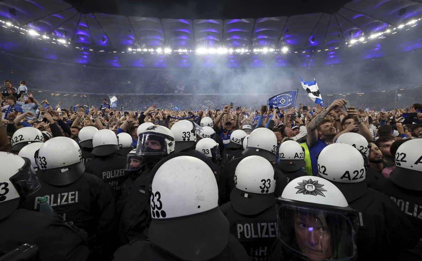 Many Hamburger SV fans seriously injured in Bundesliga promotion celebrations | iNFOnews.ca