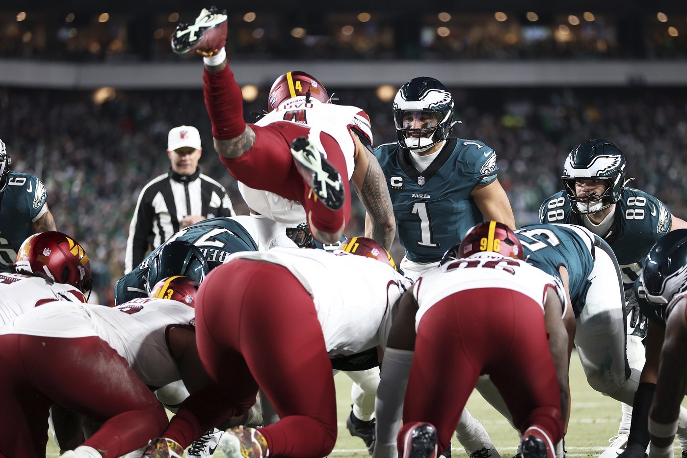 Tush push could play a prominent role in the Super Bowl if championship Sunday was any indication | iNFOnews.ca