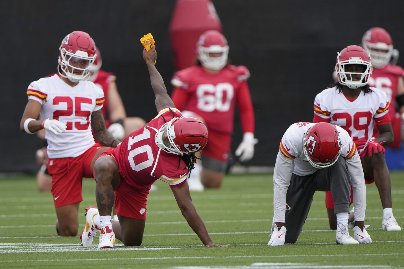Tight end Travis Kelce, franchised guard Trey Smith attend Chiefs minicamp | iNFOnews.ca Tight end Travis Kelce, franchised guard Trey Smith attend Chiefs minicamp | iNFOnews.ca