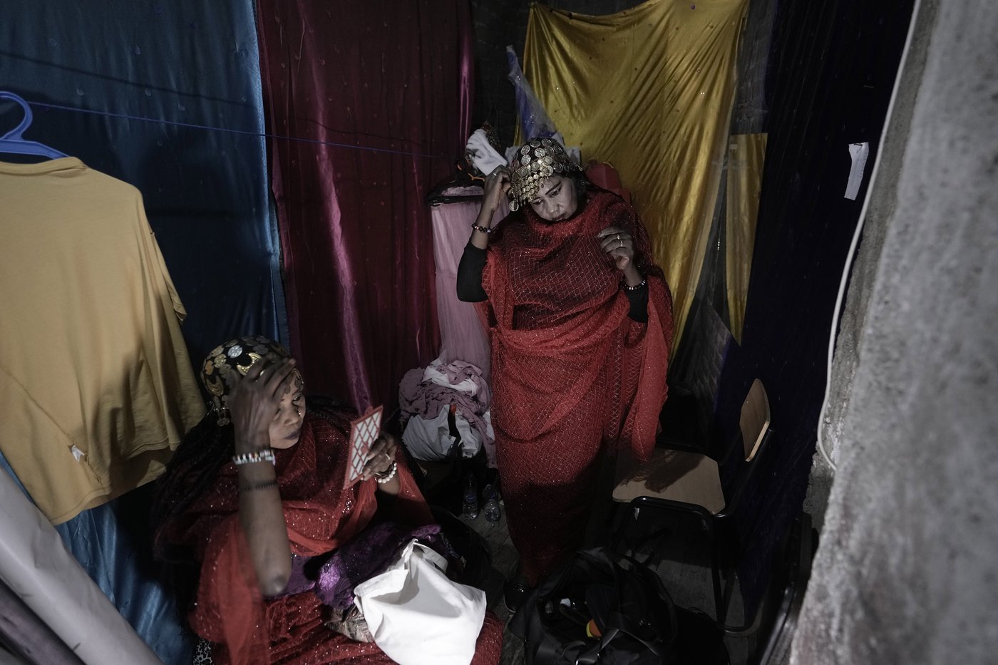 In music and dance, Sudanese performers transport refugee audiences back home | iNFOnews.ca In music and dance, Sudanese performers transport refugee audiences back home | iNFOnews.ca