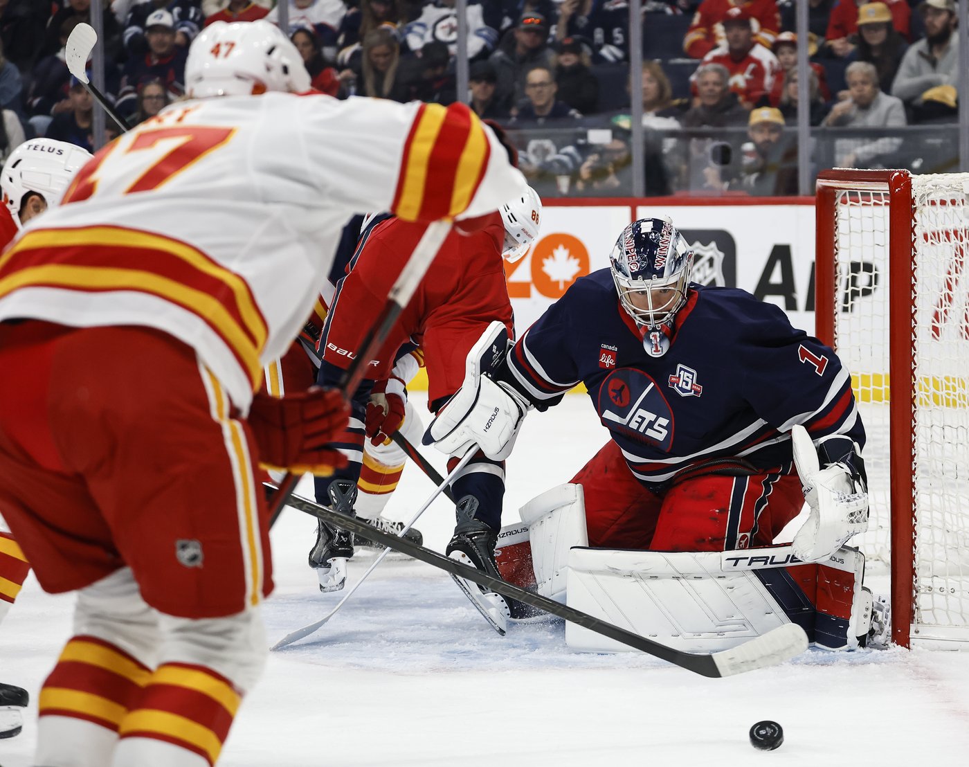 Jets use power play to soar past Flames 5-3 | iNFOnews.ca