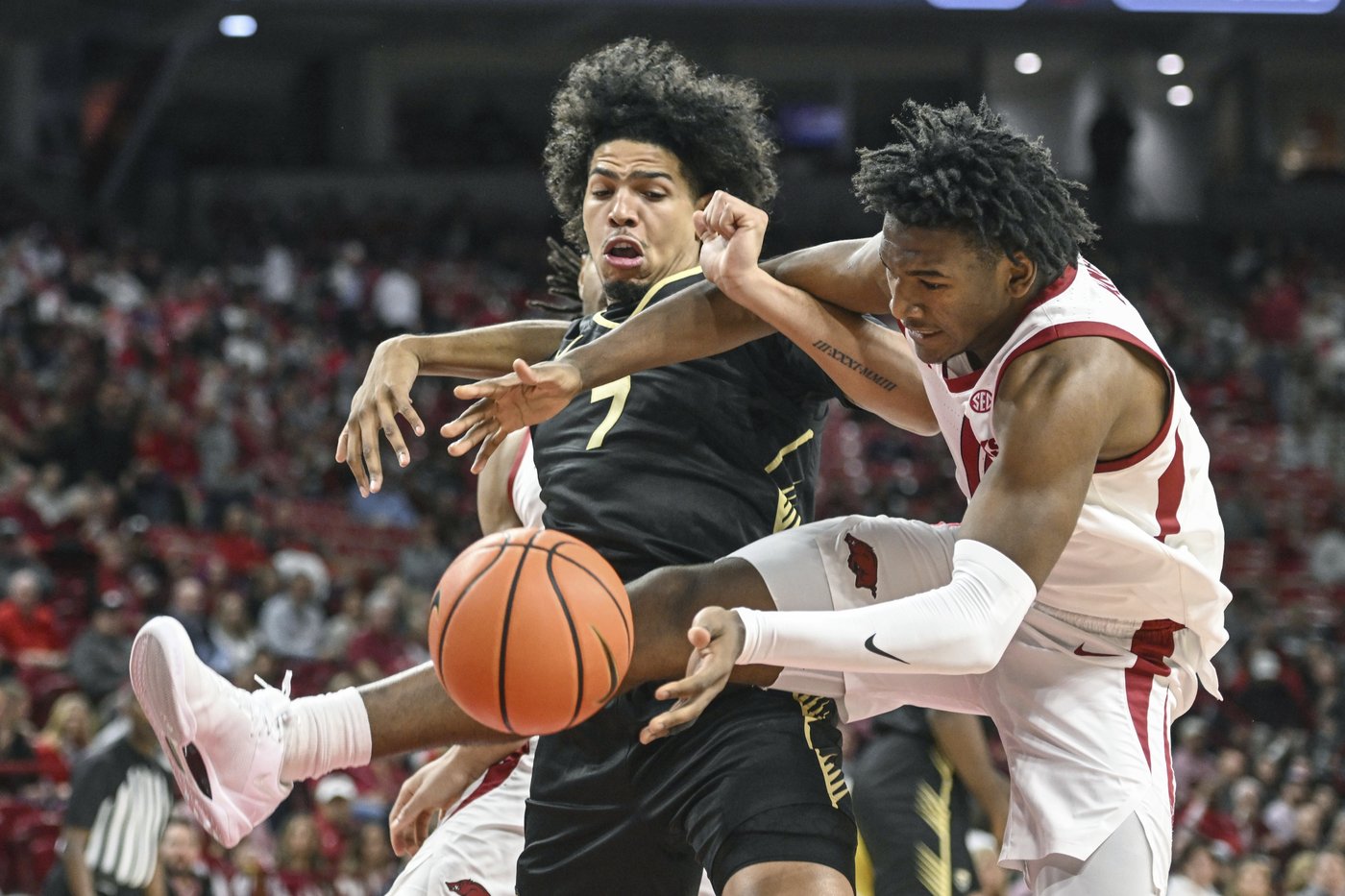 Thiero and Fland each score 22 as No. 23 Arkansas beats Oakland 92-62 after strong 2nd half | iNFOnews.ca