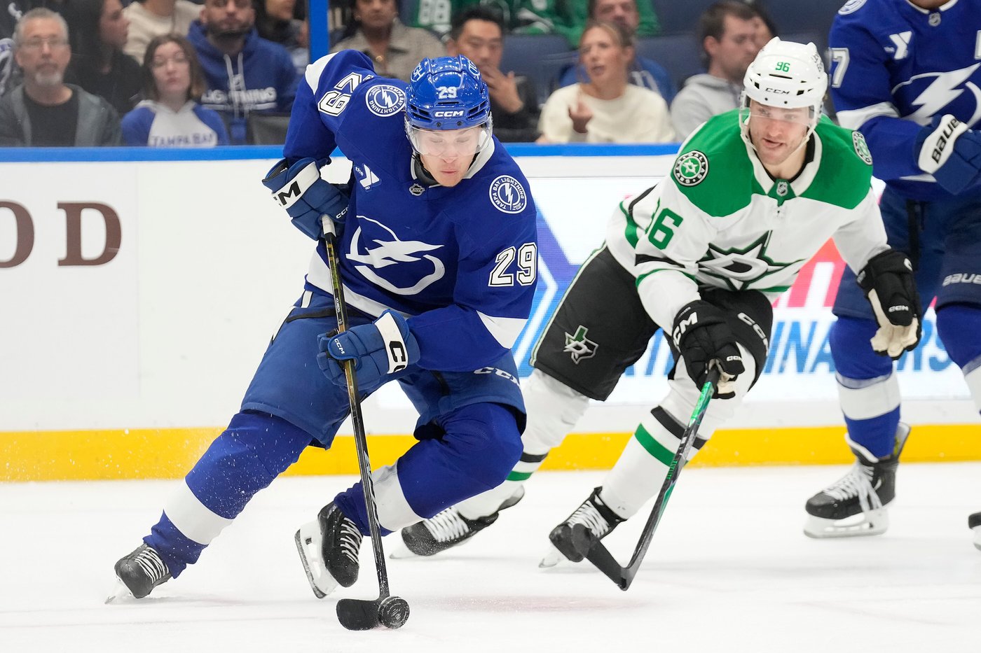 Cirelli's OT goal lifts Lightning over Stars 2-1 | iNFOnews.ca