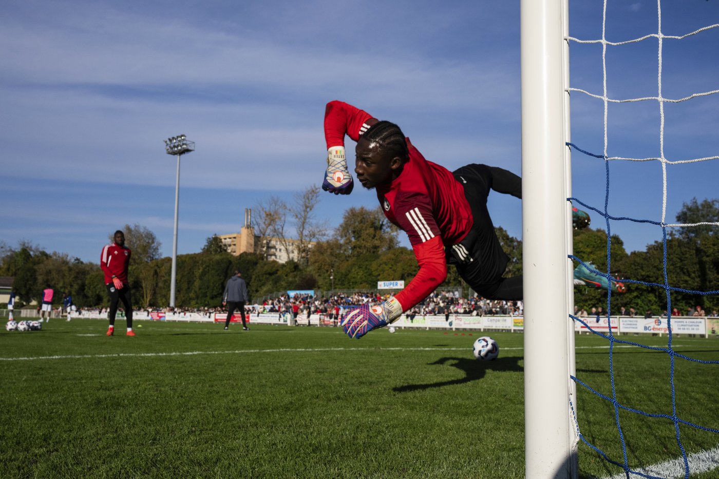 How one of France's top soccer clubs ended up fighting for its very survival in the lower leagues | iNFOnews.ca