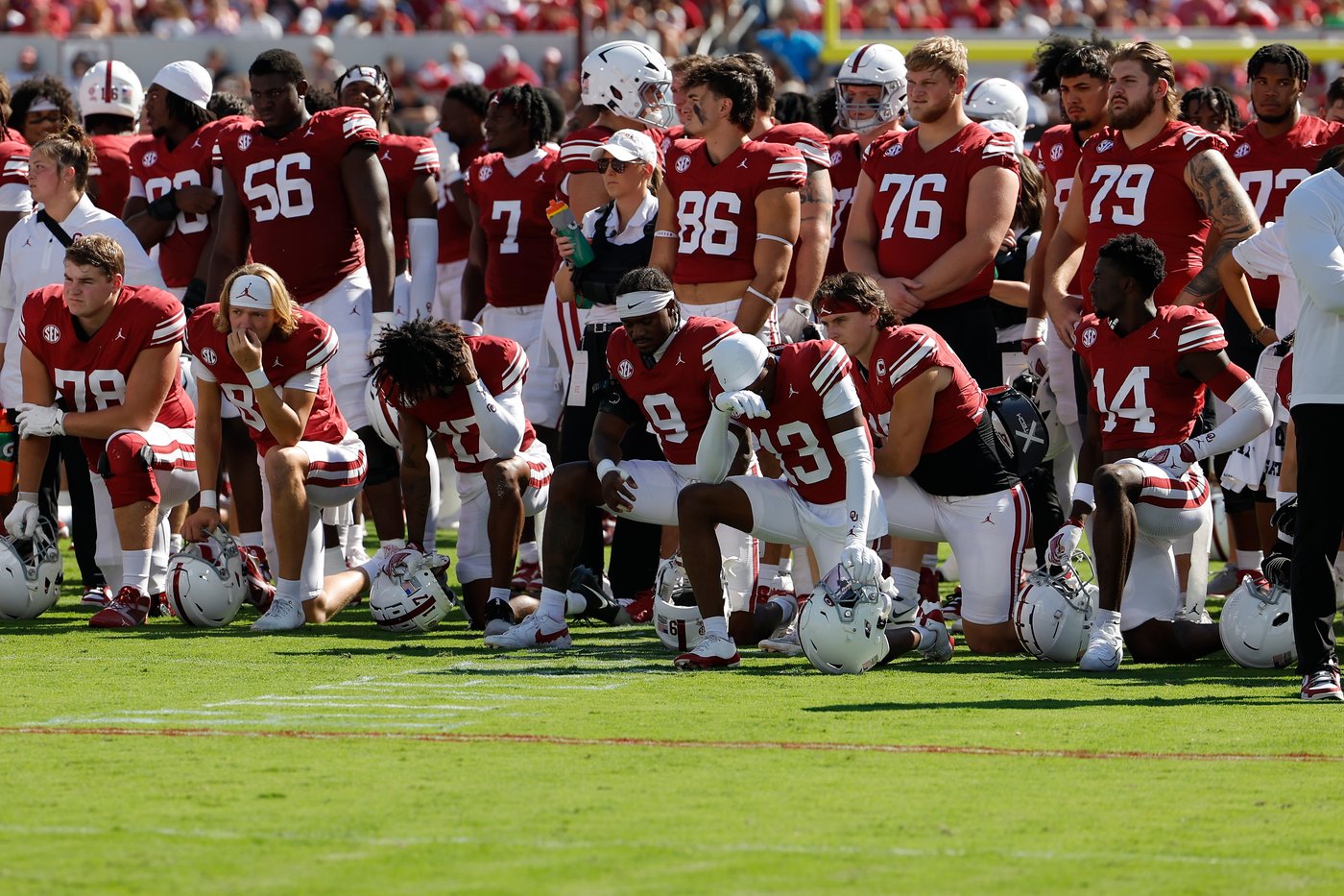 Oklahoma to add padding to brick wall around field after injury to receiver Keontez Lewis | iNFOnews.ca Oklahoma to add padding to brick wall around field after injury to receiver Keontez Lewis | iNFOnews.ca