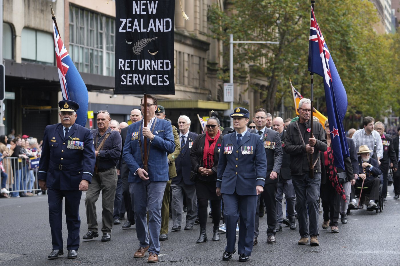 Australians and New Zealanders commemorate war dead on Anzac Day | iNFOnews.ca Australians and New Zealanders commemorate war dead on Anzac Day | iNFOnews.ca