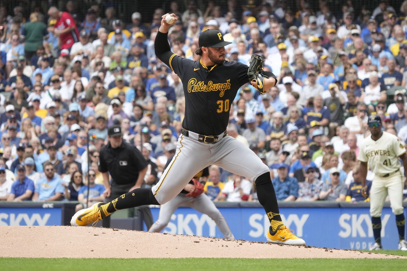 Skenes, Misiorowski and Burns are part of an influx of talented young pitchers in the NL Central | iNFOnews.ca