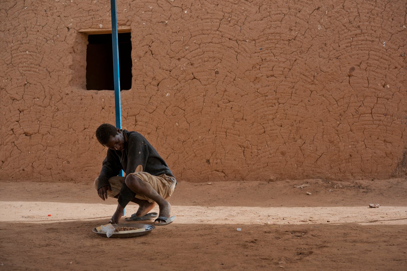 More than 1,800 migrants expelled from Algeria into Niger, rights group says | iNFOnews.ca