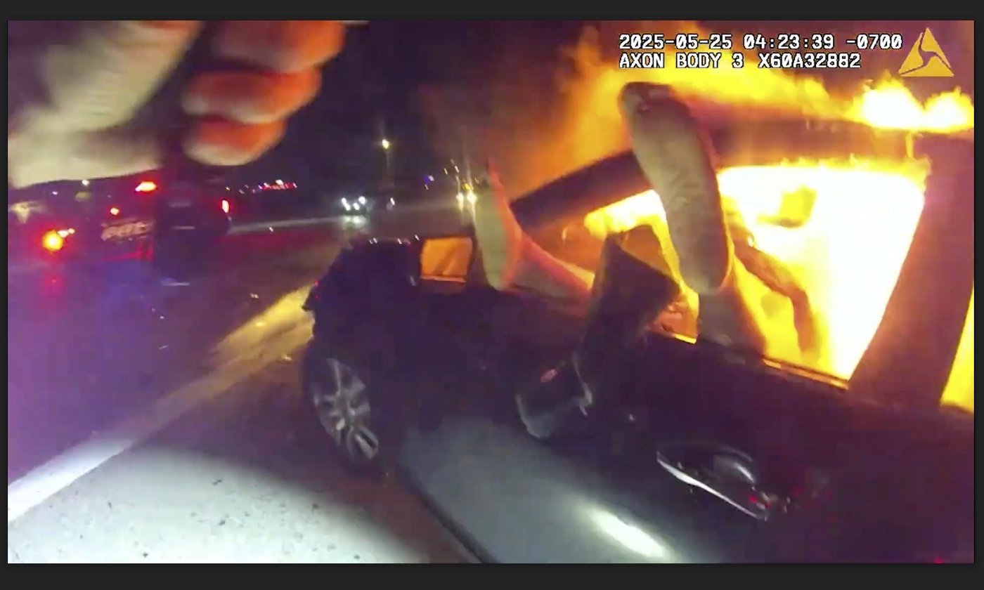 Officer rescues woman from burning car in aftermath of interstate crash in Phoenix | iNFOnews.ca Officer rescues woman from burning car in aftermath of interstate crash in Phoenix | iNFOnews.ca