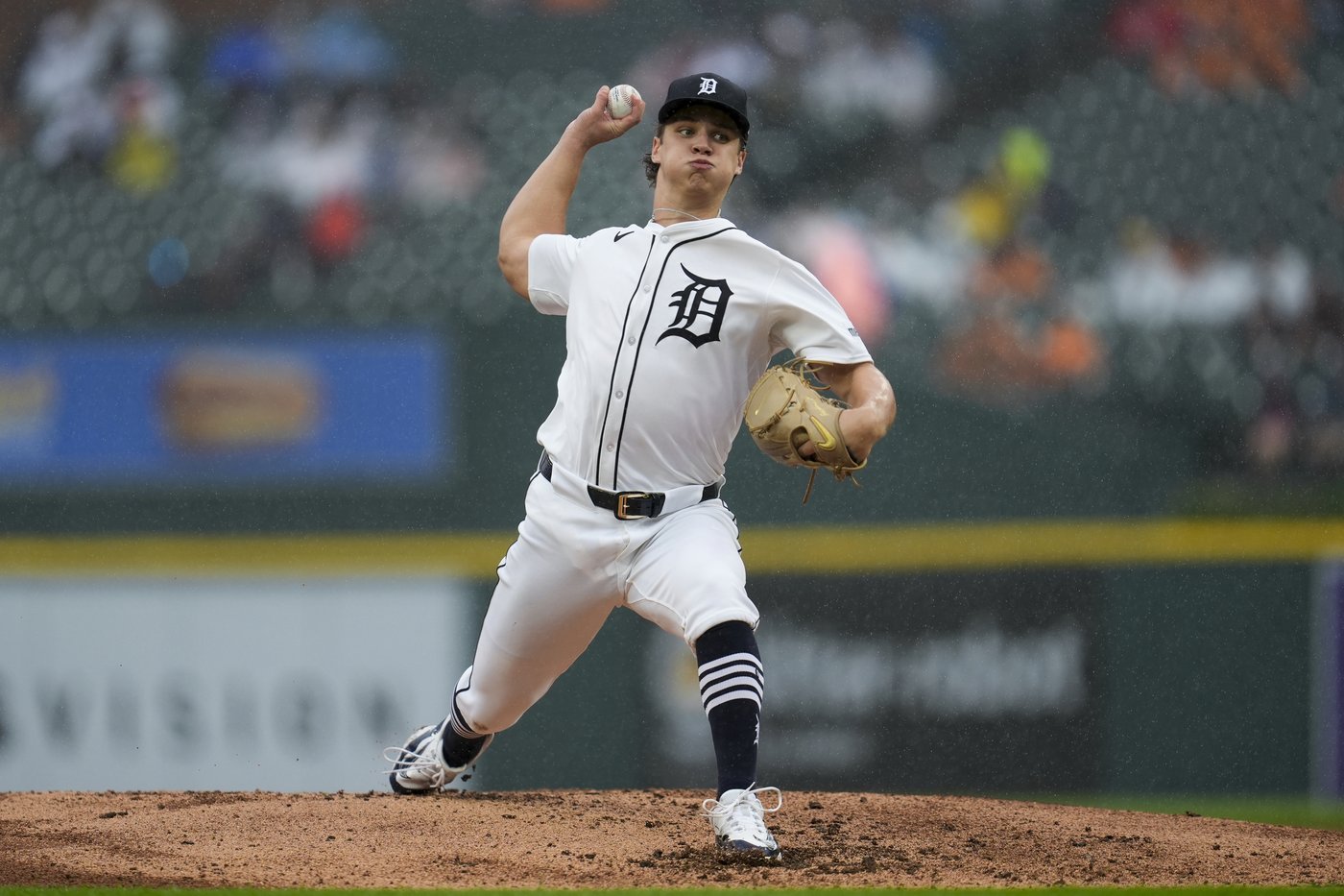 White Sox beat playoff-bound Tigers 4-0, stay at 121 losses going into finale | iNFOnews.ca