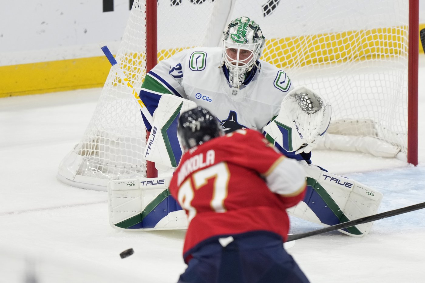Miller scores winner in OT, Vancouver tops Florida 3-2 | iNFOnews.ca Miller scores winner in OT, Vancouver tops Florida 3-2 | iNFOnews.ca