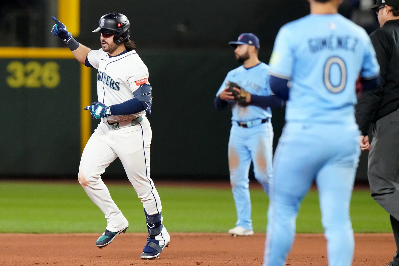 'I'm torn': Seattle Kraken's Canadian contingent having allegiances tested in ALCS | iNFOnews.ca