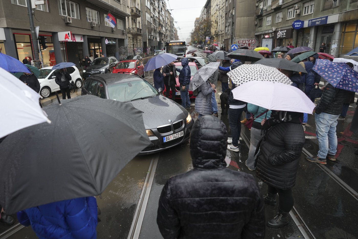 Protesters in Serbian cities block traffic, standing in silence for the victims of roof collapse | iNFOnews.ca