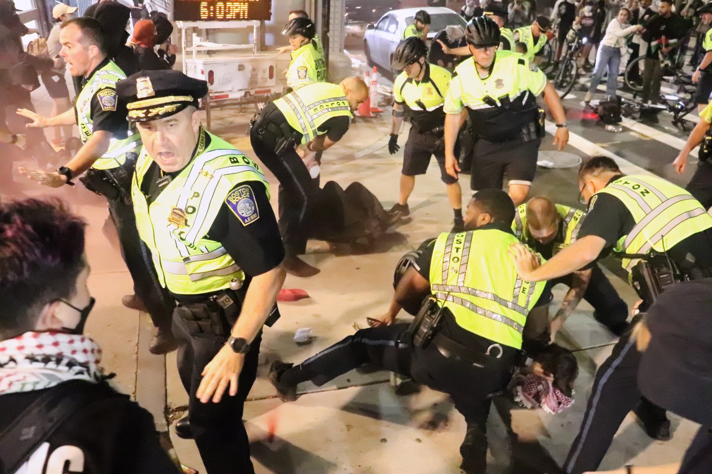 Pro-Palestinian protesters arrested in Boston after clash with police | iNFOnews.ca