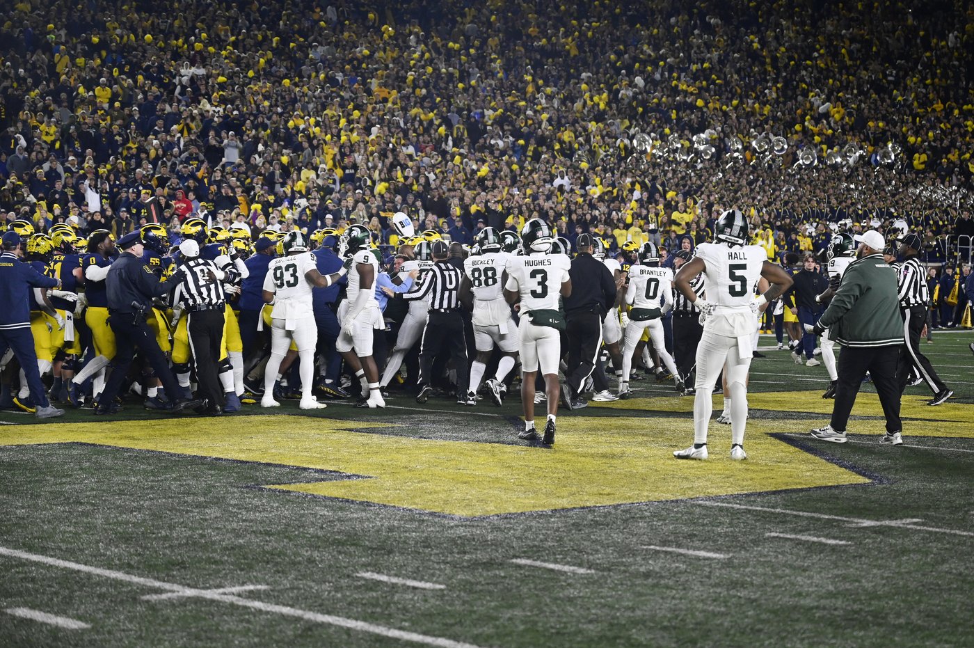 Big Ten taking no disciplinary action for skirmish at end of Michigan, Michigan State game | iNFOnews.ca