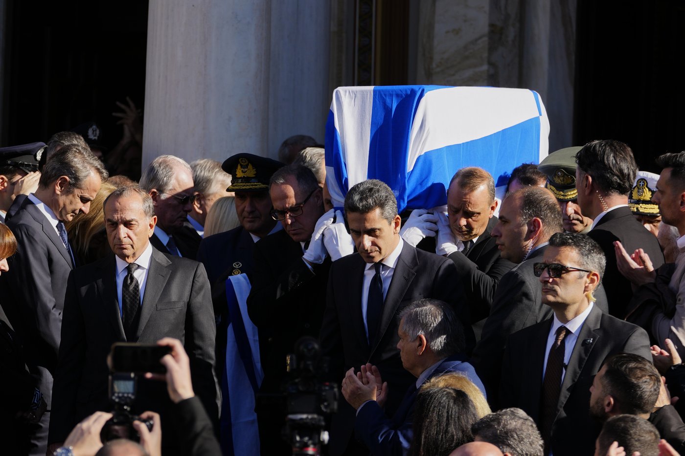Greeks pay tribute to former Prime Minister Costas Simitis at his state funeral | iNFOnews.ca