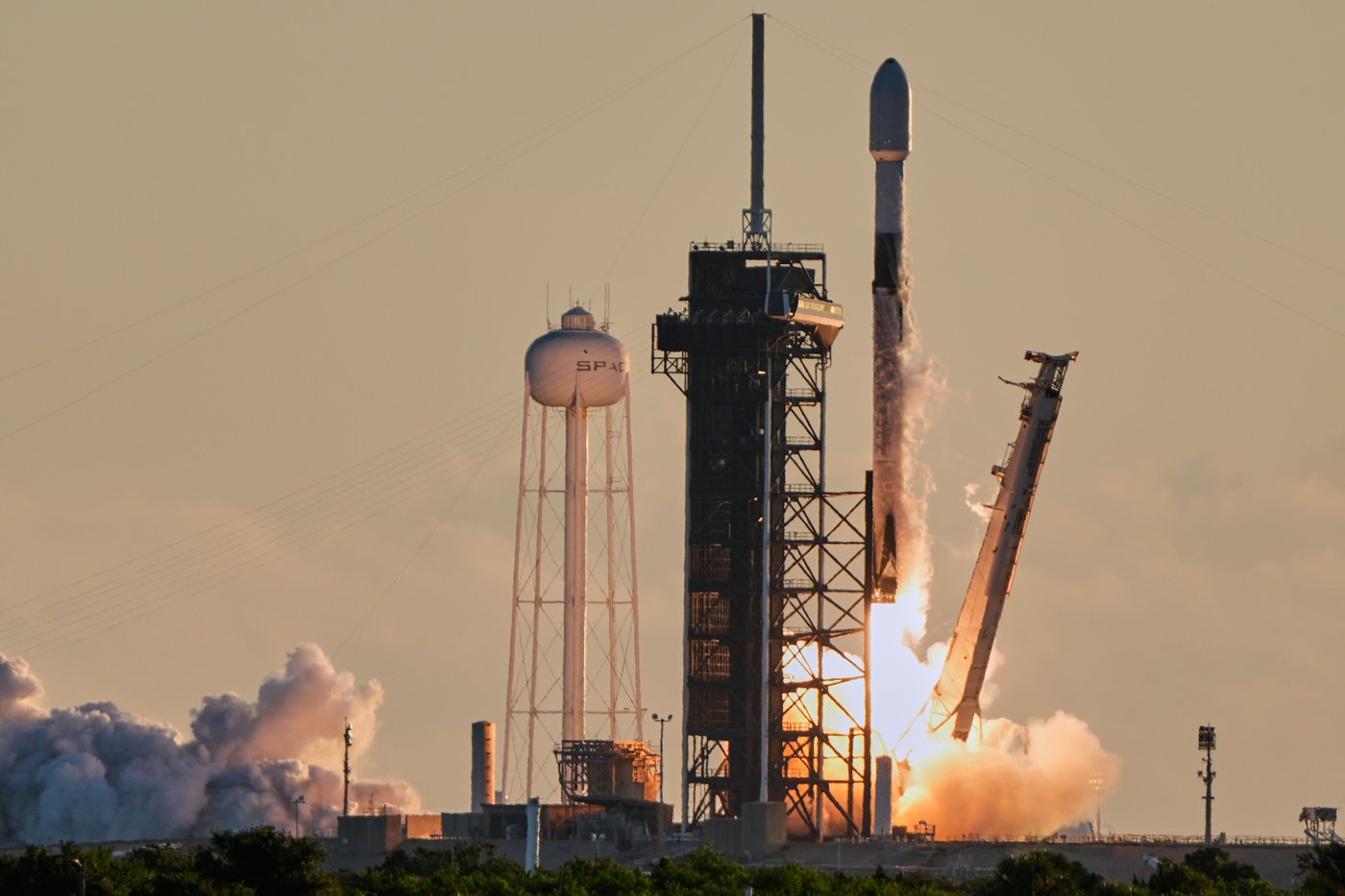 A trio of space weather satellites blast off together to study the sun's violent side | iNFOnews.ca A trio of space weather satellites blast off together to study the sun's violent side | iNFOnews.ca