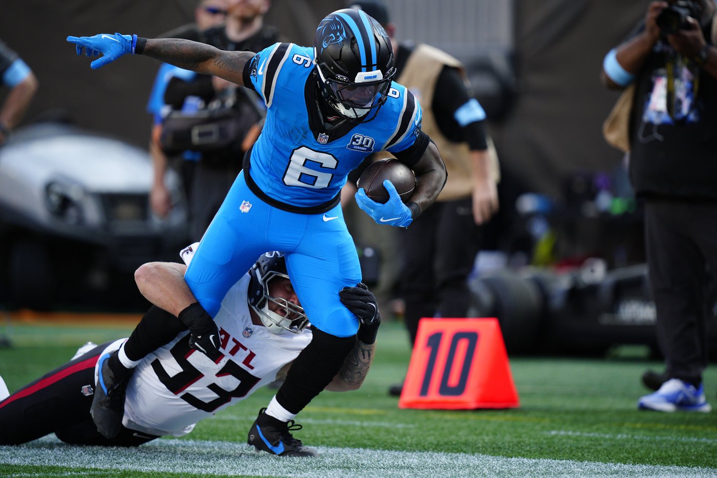 Bijan Robinson scores 2 TDs. Falcons beat Panthers 38-20 for 3rd straight victory vs. NFC South foe | iNFOnews.ca Bijan Robinson scores 2 TDs. Falcons beat Panthers 38-20 for 3rd straight victory vs. NFC South foe | iNFOnews.ca