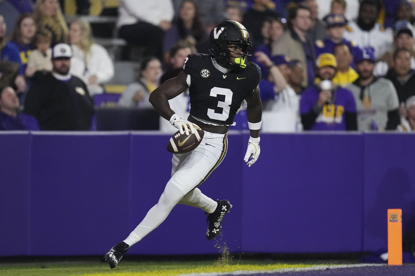 Josh Williams runs for 3 TDs, LSU beats Vanderbilt 24-17, snaps 3-game skid | iNFOnews.ca Josh Williams runs for 3 TDs, LSU beats Vanderbilt 24-17, snaps 3-game skid | iNFOnews.ca