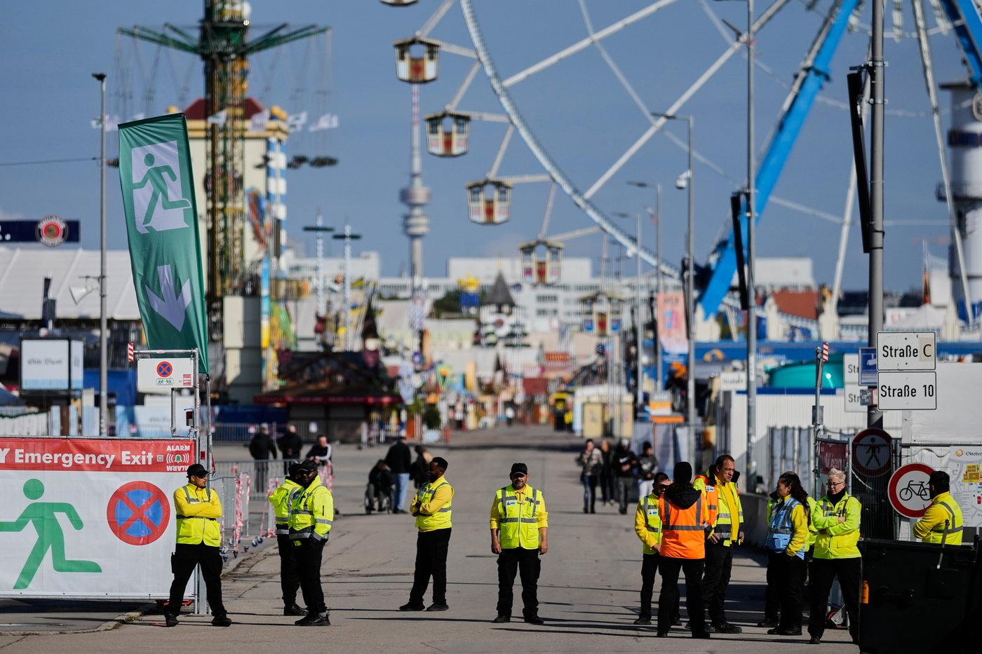 Police say Oktoberfest reopens after a security sweep due to a bomb threat | iNFOnews.ca Police say Oktoberfest reopens after a security sweep due to a bomb threat | iNFOnews.ca