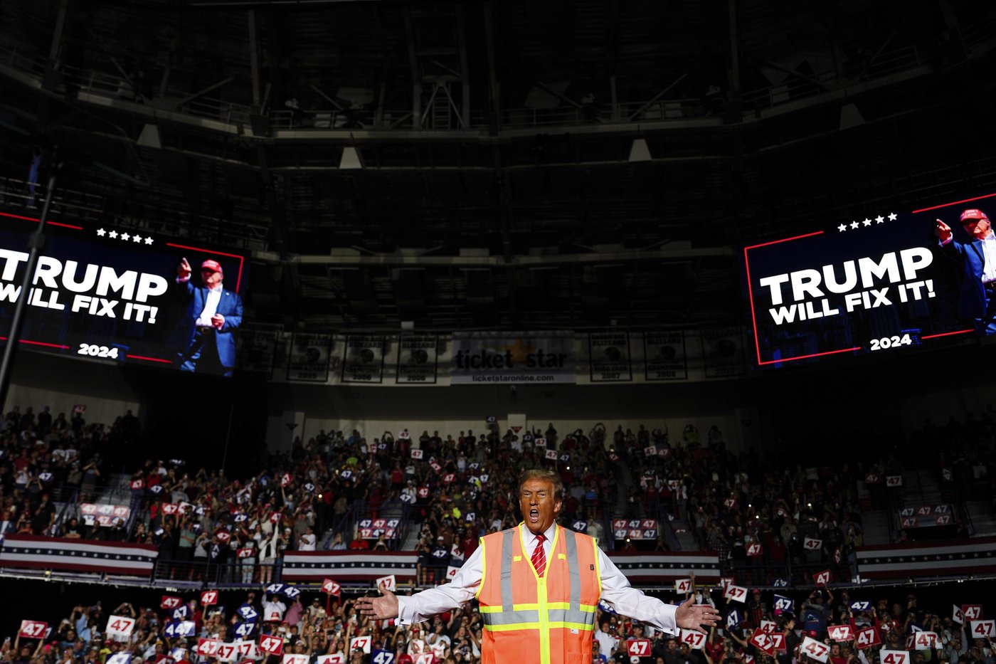 Trump campaigns with Packers legend Brett Favre at rally in Green Bay, Wisconsin | iNFOnews.ca Trump campaigns with Packers legend Brett Favre at rally in Green Bay, Wisconsin | iNFOnews.ca