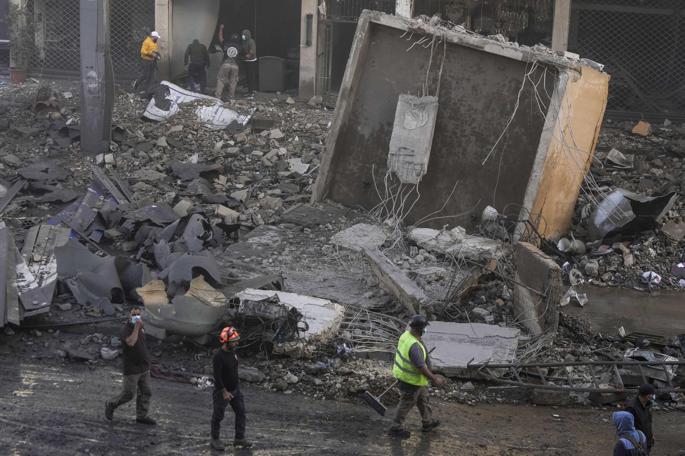 Middle East latest: Israeli strikes kill a hospital director in Lebanon and wound 9 medics in Gaza | iNFOnews.ca Middle East latest: Israeli strikes kill a hospital director in Lebanon and wound 9 medics in Gaza | iNFOnews.ca