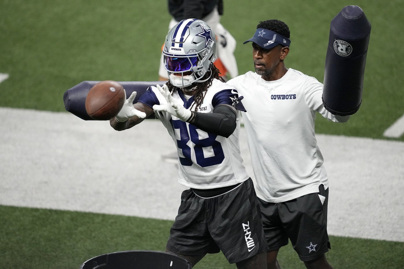 Dolphins hiring former Cowboys receivers coach Robert Prince for same position, AP source says | iNFOnews.ca