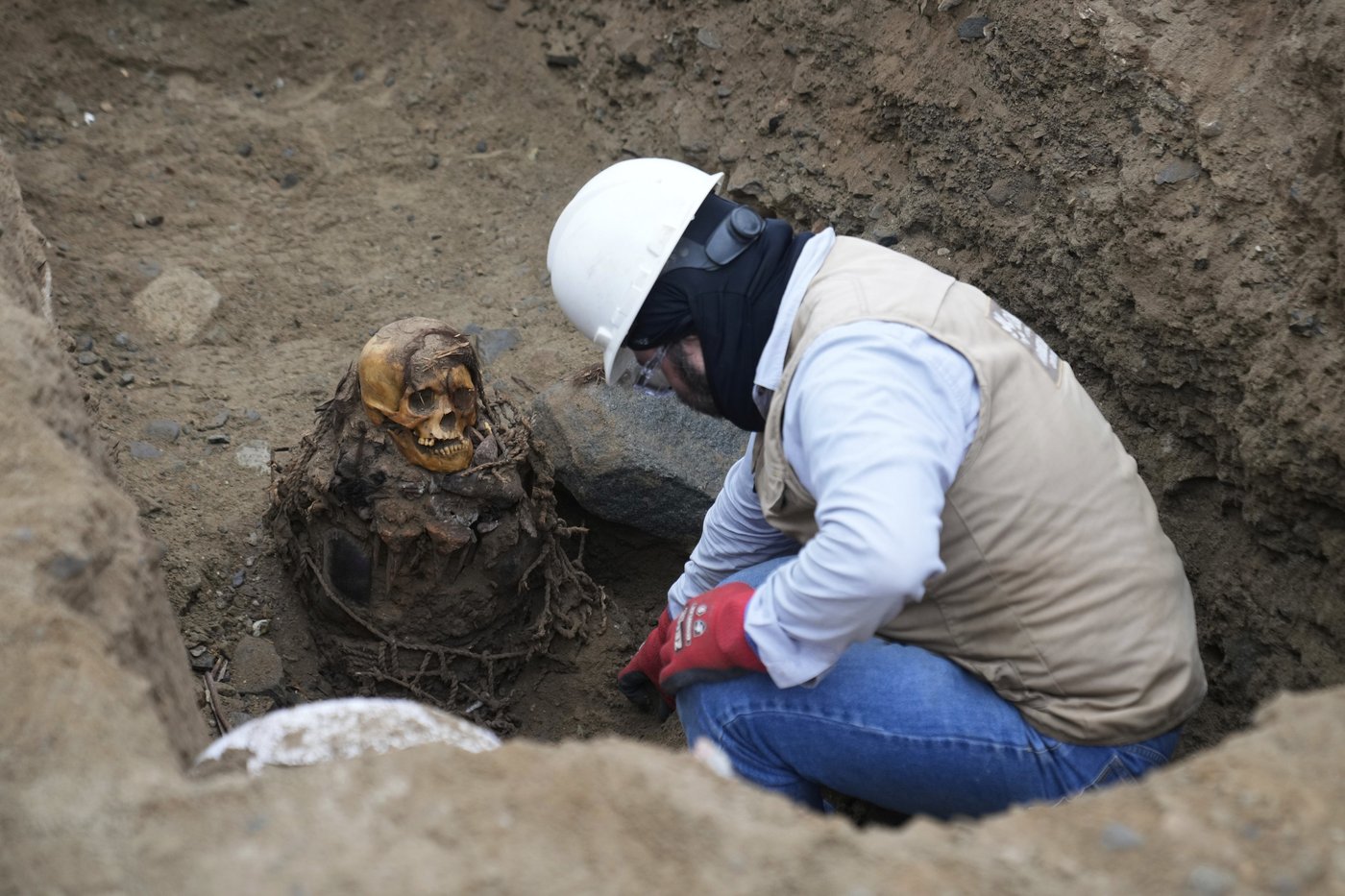 Utility workers uncover 1,000-year-old pre-Inca mummy in Peru's capital | iNFOnews.ca Utility workers uncover 1,000-year-old pre-Inca mummy in Peru's capital | iNFOnews.ca